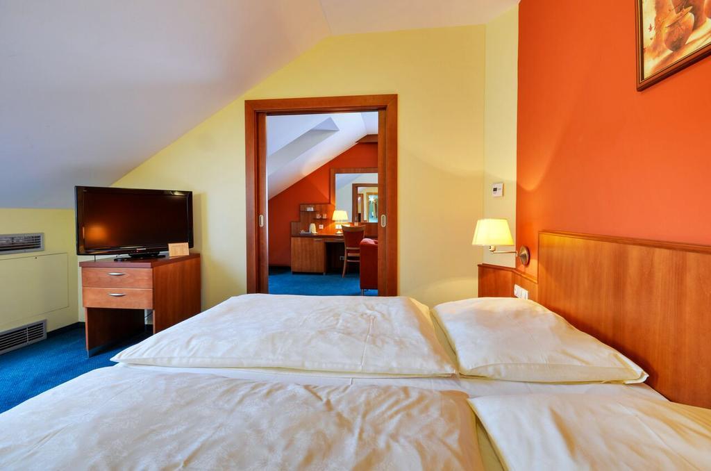 Hotel Filipinum Jablonné nad Orlicí Habitación foto